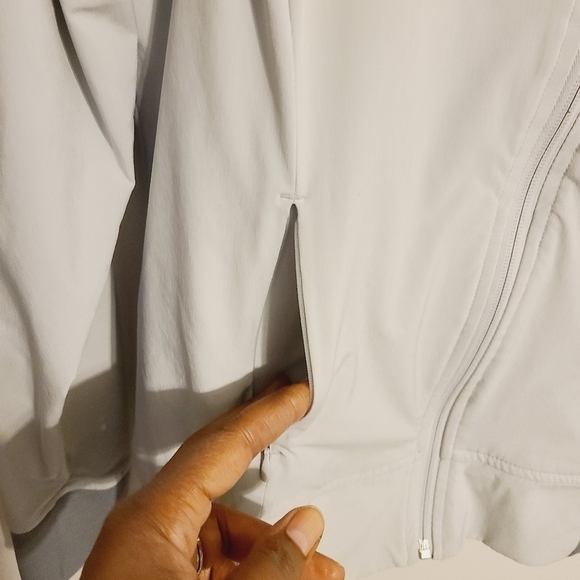 Athleta | Women's Gray Two Tone Full Zipper Lightweight Jacket (Size Medium) - Picture 10 of 13